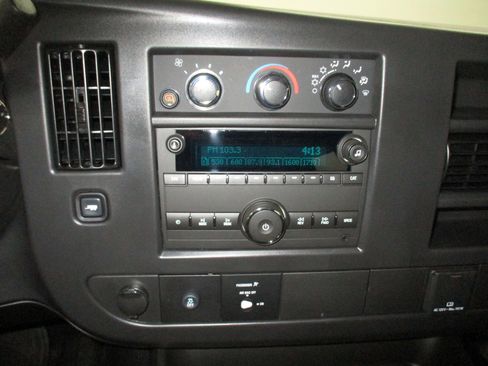 New 2026 GMC Savana 3500 RWD image 24