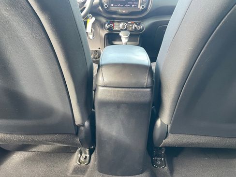 Used 2023 Kia Soul LX w/ LX Technology Package image 32
