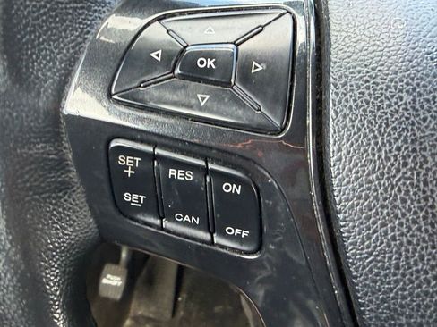 Used 2018 Ford Explorer XLT AWD/4WD image 10