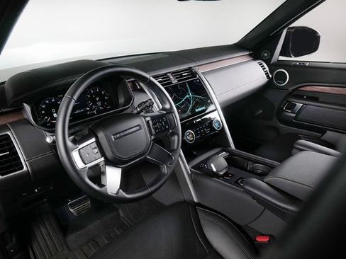 Certified 2025 Land Rover Discovery Dynamic SE AWD/4WD image 17