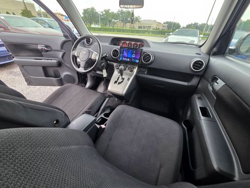Used 2009 Scion xB FWD image 19