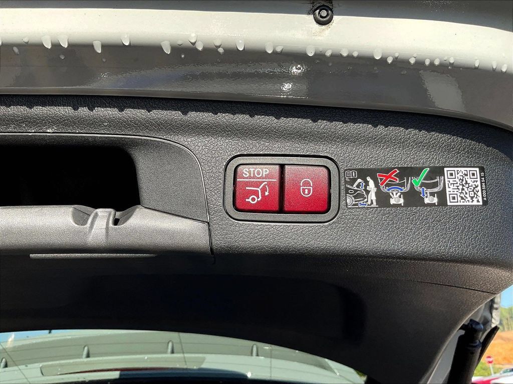 Certified 2025 Mercedes-Benz GLE 450 4MATIC image 40