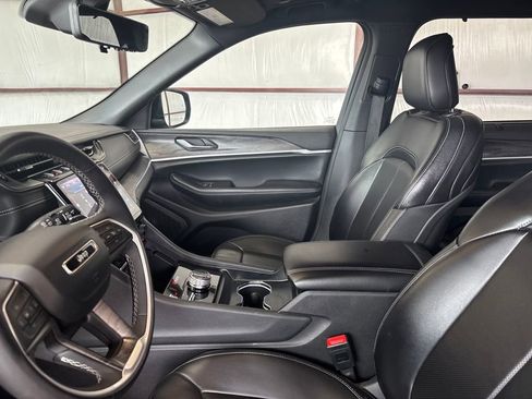 Used 2024 Jeep Grand Cherokee L Limited w/ Luxury Tech Group II image 13