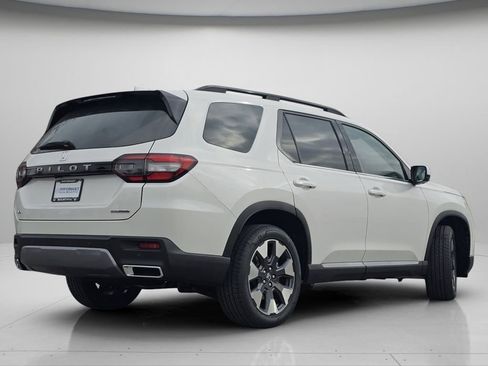 New 2026 Honda Pilot Touring image 9