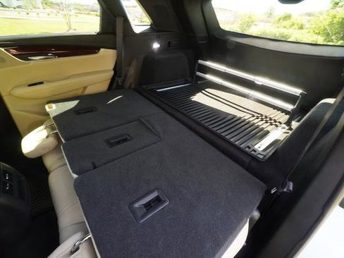 Used 2018 Cadillac XT5 Luxury w/ Driver Awareness Package image 29