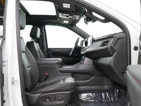 Used 2023 Chevrolet Suburban RST w/ Luxury Package AWD/4WD image 11
