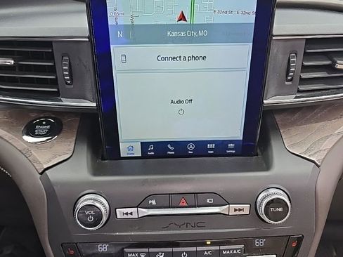 Used 2020 Ford Explorer Platinum w/ Premium Technology Package AWD/4WD image 5