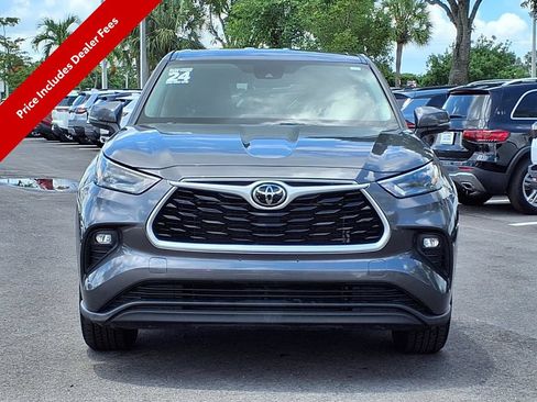Used 2024 Toyota Highlander LE AWD/4WD image 2