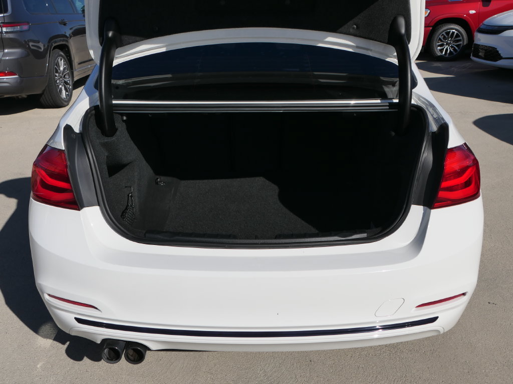 Used 2018 BMW 330i Sedan RWD image 25