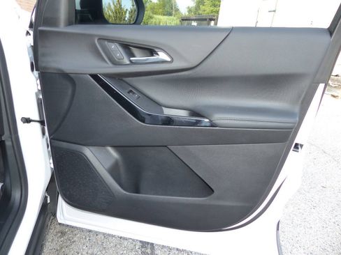 Used 2026 Chevrolet Equinox LT FWD image 37