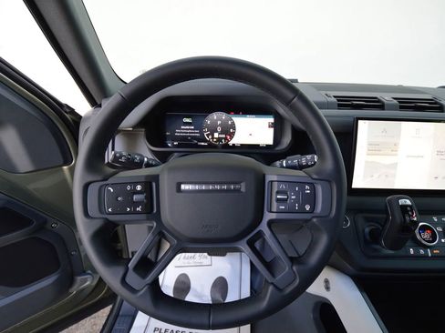 Used 2025 Land Rover Defender 110 X-Dynamic SE image 36