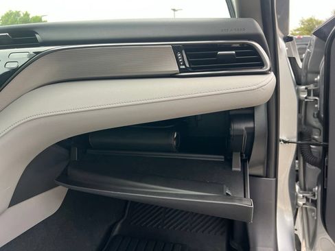 Used 2020 Toyota Camry SE FWD image 13