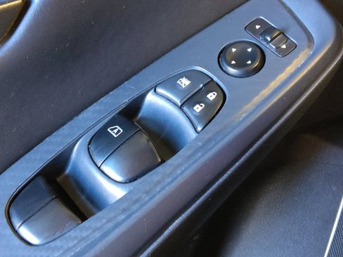 Used 2025 Nissan Sentra S FWD image 27