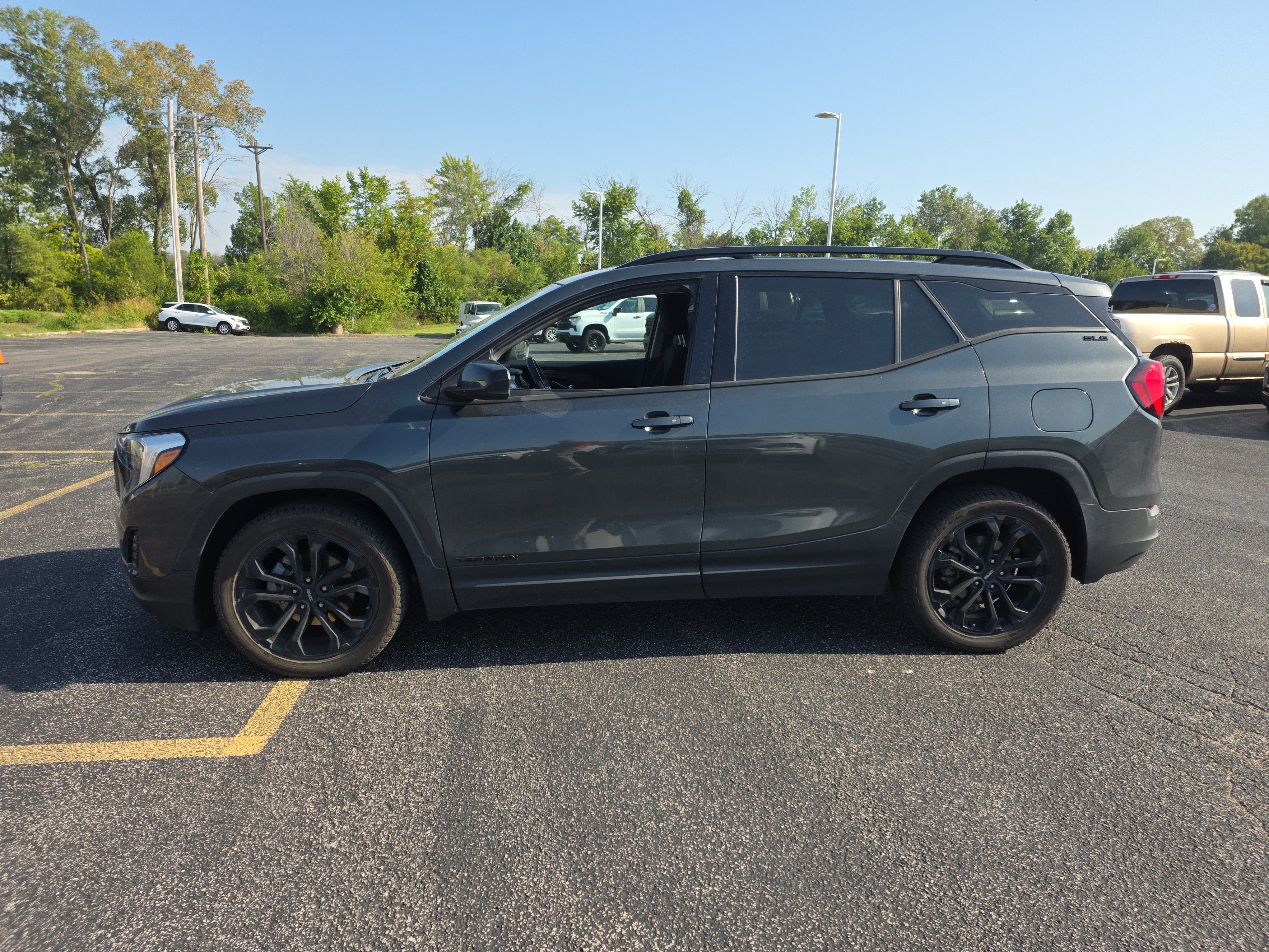 Used 2020 GMC Terrain SLE w/ Elevation Edition FWD image 7