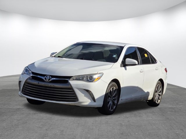 Used 2016 Toyota Camry XLE FWD image 2