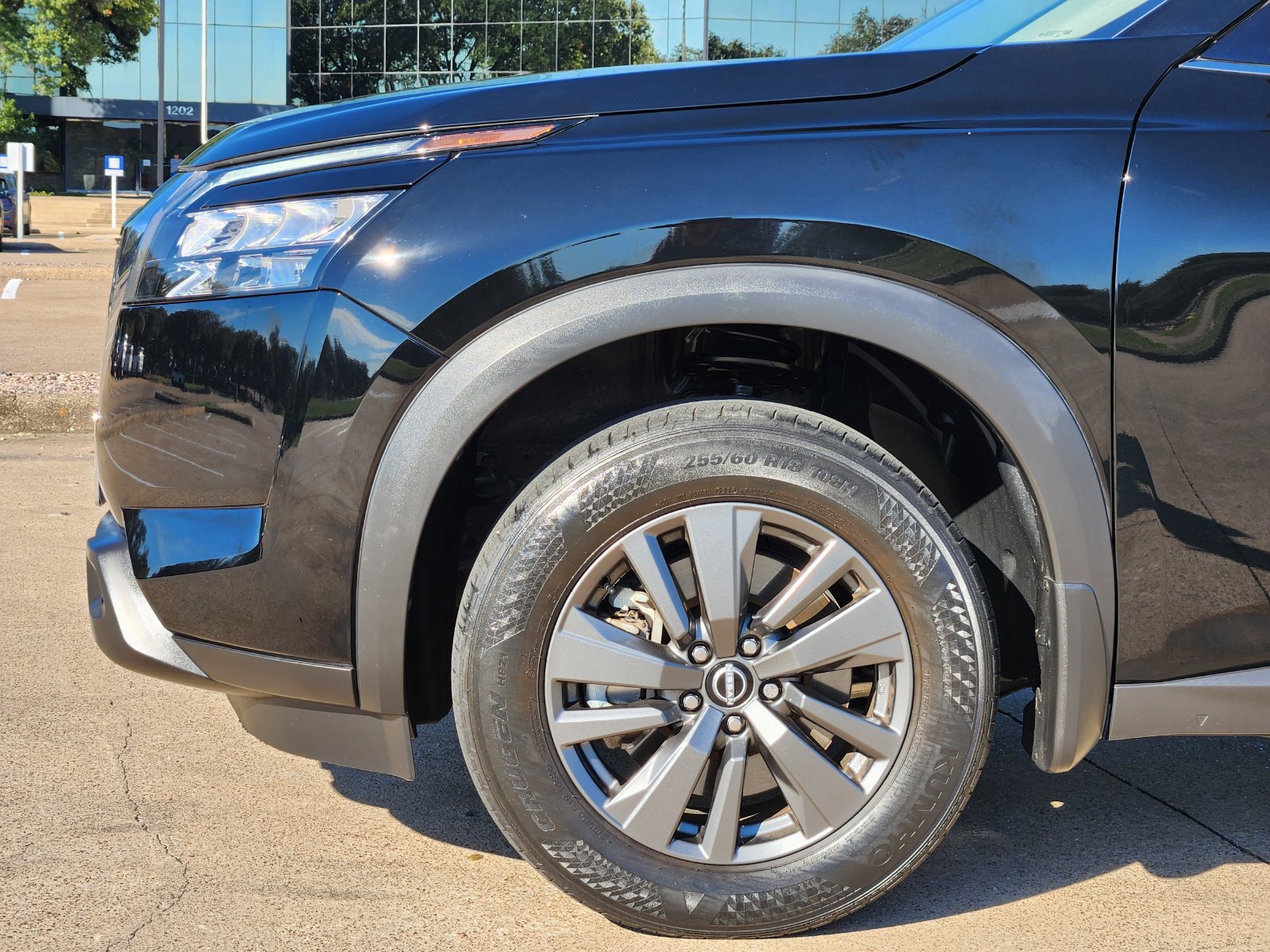 Used 2024 Nissan Pathfinder S FWD image 8