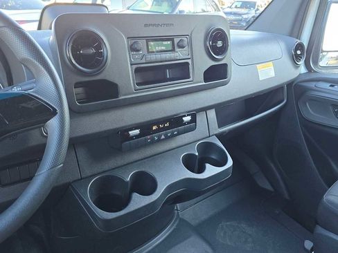 Used 2025 Mercedes-Benz Sprinter 2500 image 33