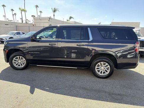 Used 2024 Chevrolet Suburban LT RWD image 8