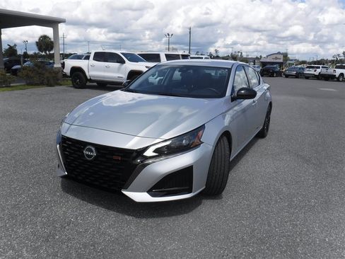 Used 2024 Nissan Altima 2.5 SR FWD image 19