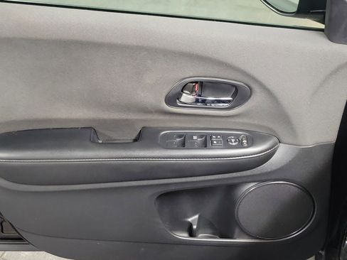 Used 2020 Honda HR-V LX image 19