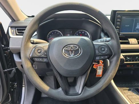 Used 2020 Toyota RAV4 LE AWD/4WD image 19