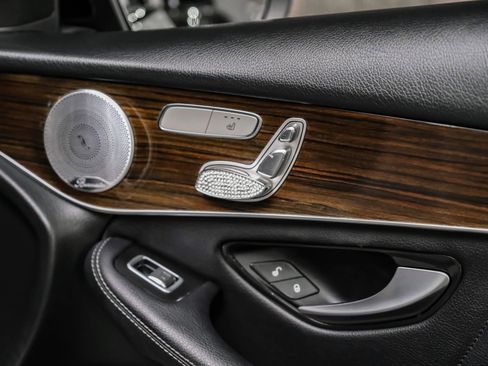 Used 2021 Mercedes-Benz GLC 300 image 31