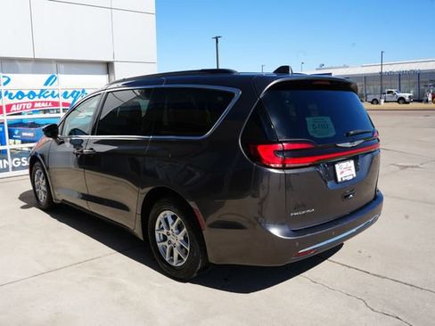 Used 2022 Chrysler Pacifica Touring-L image 37
