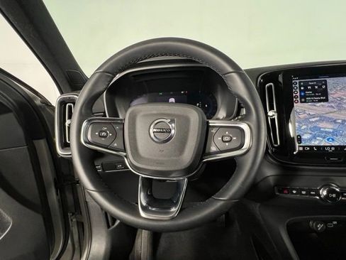 Used 2024 Volvo XC40 B5 Plus image 17