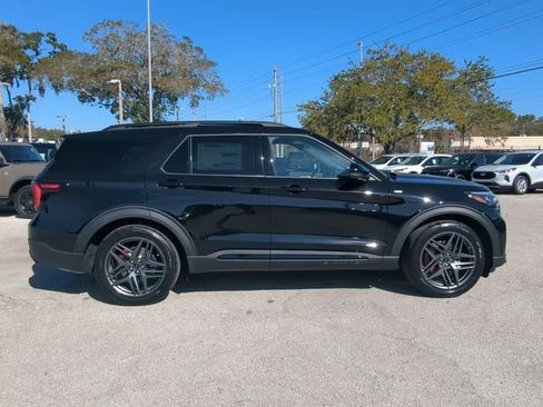 New 2026 Ford Explorer ST-Line w/ ST-Line Street Pack image 4