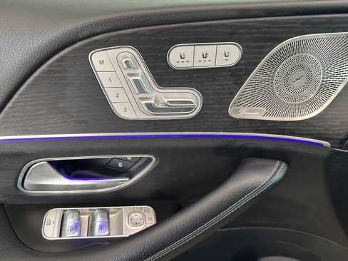 Used 2024 Mercedes-Benz GLS 450 4MATIC image 11