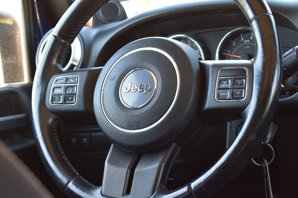 Used 2013 Jeep Wrangler Unlimited Rubicon w/ Connectivity Group AWD/4WD image 22