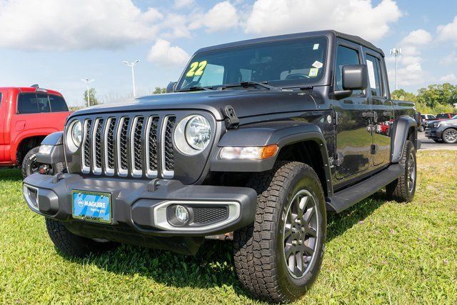 Used 2022 Jeep Gladiator Overland w/ Cold Weather Group AWD/4WD image 2