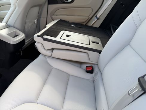 Certified 2023 Volvo XC60 B5 Plus w/ Protection Package Premier image 18