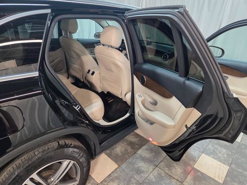 Used 2020 Mercedes-Benz GLC 300 4MATIC w/ Parking Assistance Package image 12