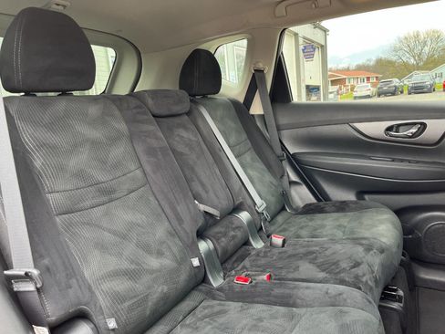 Used 2016 Nissan Rogue SV w/ SV Moonroof Package image 14