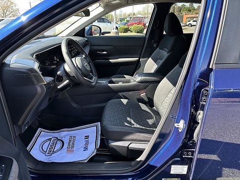 Certified 2025 Nissan Kicks SV image 11
