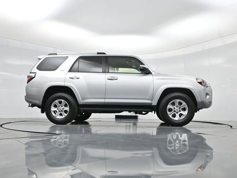 Used 2021 Toyota 4Runner SR5 image 39
