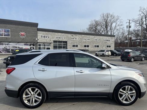 Used 2019 Chevrolet Equinox Premier image 2