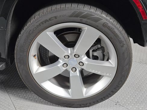Used 2024 Land Rover Defender 110 X-Dynamic SE AWD/4WD image 10