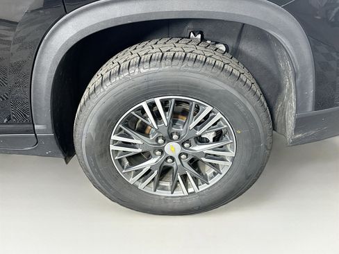 Used 2024 Chevrolet Traverse LT FWD image 11