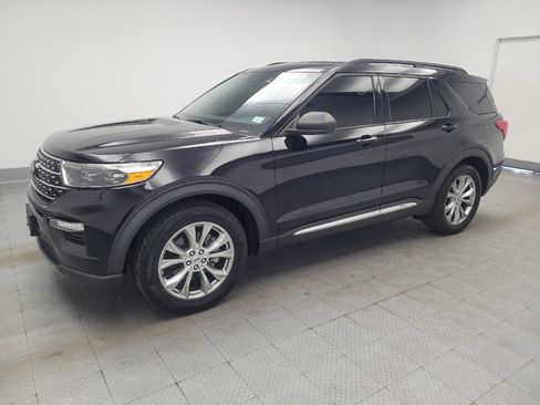 Used 2021 Ford Explorer XLT w/ Equipment Group 202A RWD image 2