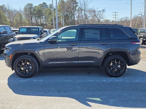 New 2026 Jeep Grand Cherokee Laredo image 8