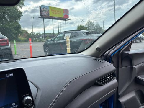 Used 2025 Nissan Sentra SV FWD image 33