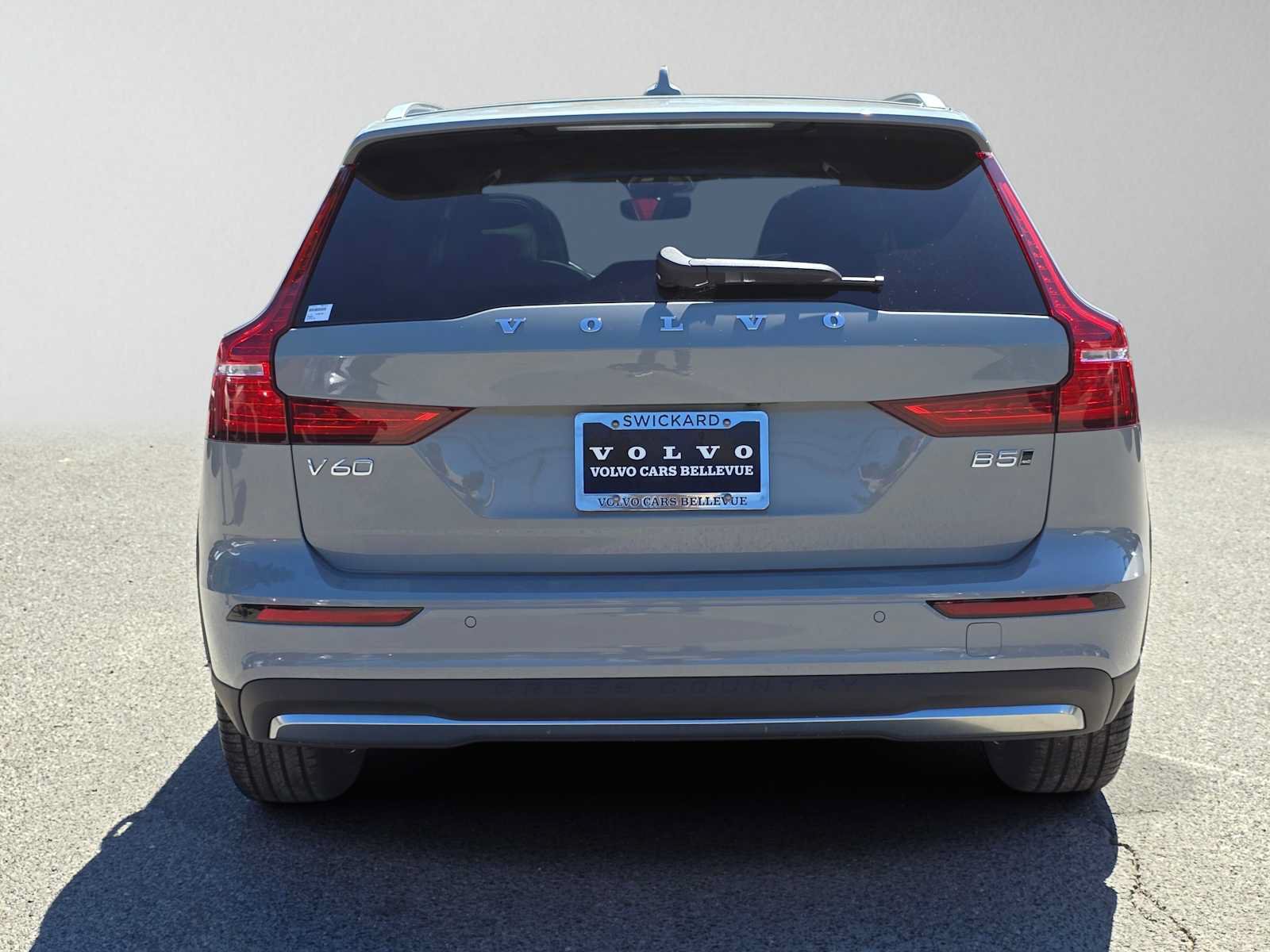Used 2026 Volvo V60 B5 Cross Country Ultra w/ Climate Package AWD/4WD image 4