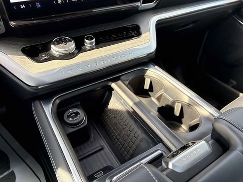 Certified 2025 Ford Expedition Max Platinum image 33