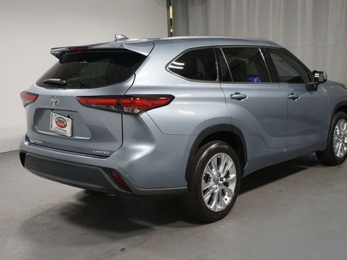 Used 2023 Toyota Highlander Limited image 8