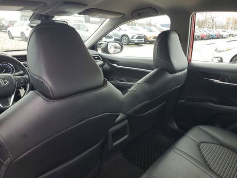 Used 2020 Toyota Camry SE image 9