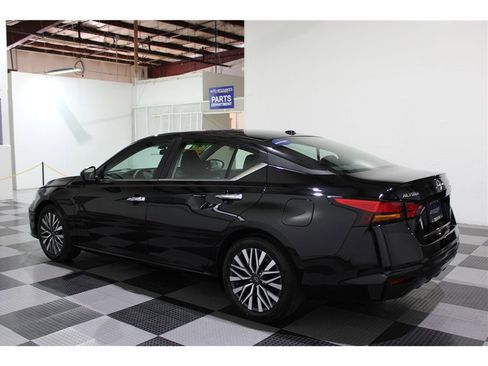 Used 2025 Nissan Altima 2.5 SV image 6