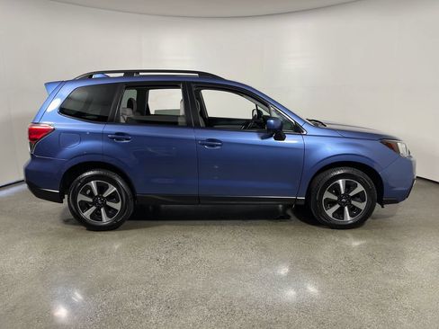 Used 2017 Subaru Forester 2.5i Premium w/ Popular Package #2A AWD/4WD image 2