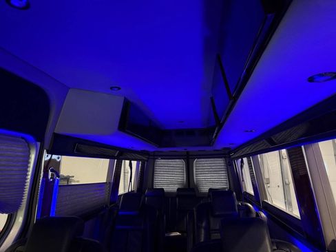 Used 2009 Dodge Sprinter 2500 RWD image 11